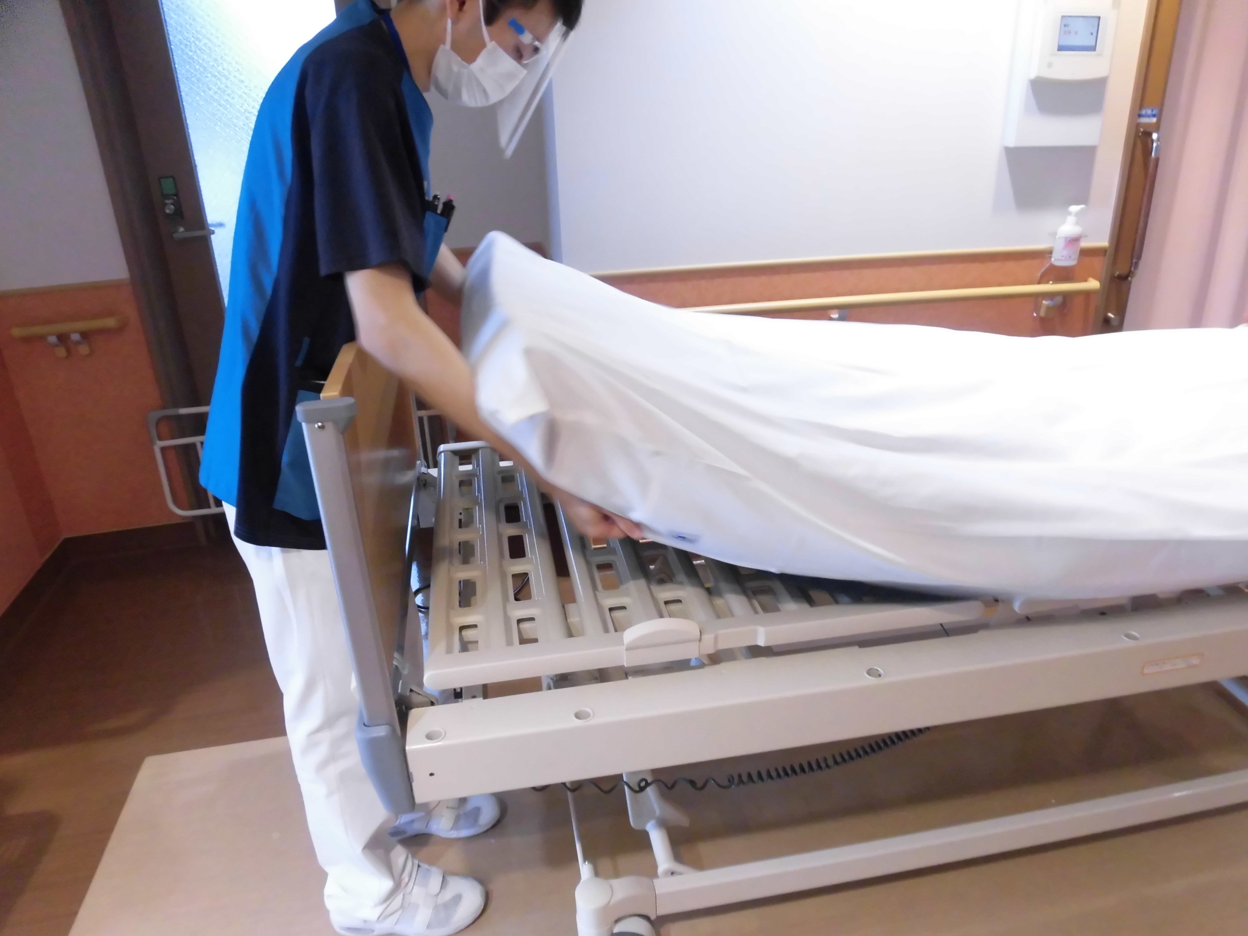 シーツ張り