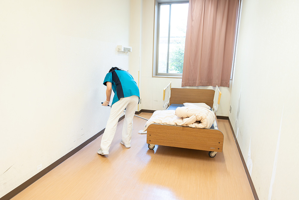 病室の床清掃